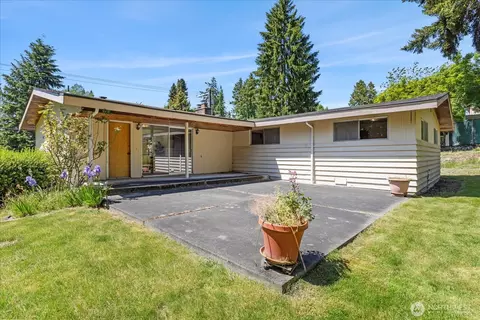 Exterior - 1420 Olympic Ave, Edmonds, WA 98020 photo 7 of 11