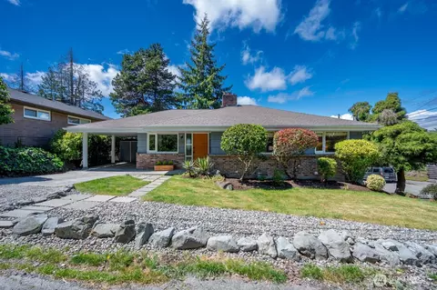 9003 43rd Pl SW, Seattle, WA 98136