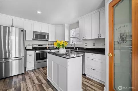 Kitchen - 206 Whitley St NW, Orting, WA 98360 photo 2 of 2