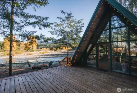 165 Coal Creek Dr, Packwood, WA 98361