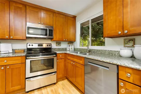 Kitchen - 19802 33rd Dr SE, Bothell, WA 98012 photo 1 of 6