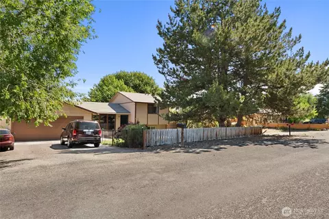 3069 Monterey Dr, Malaga, WA 98828