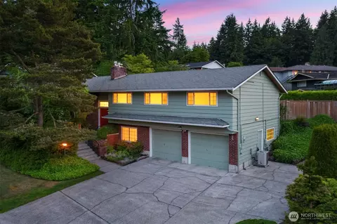 19219 51st Ave NE, Lake Forest Park, WA 98155