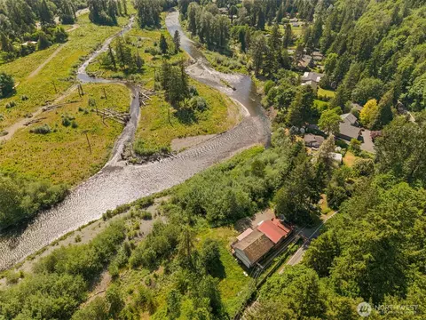 17601 SE Jones Rd, Renton, WA 98058