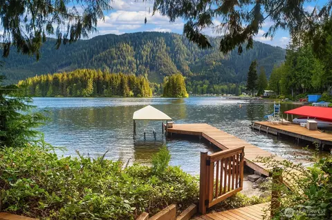 33164 W Shore Dr, Mount Vernon, WA 98274