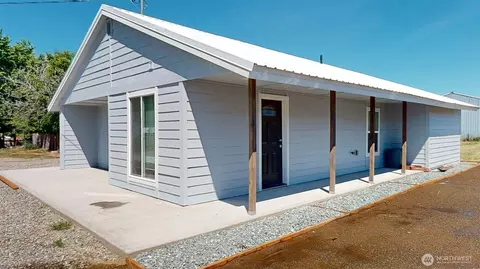 40 Utke Ln, Omak, WA 98841