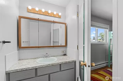 Bath - 13524 E 5th Ave, Spokane Valley, WA 99216 photo 3 of 4