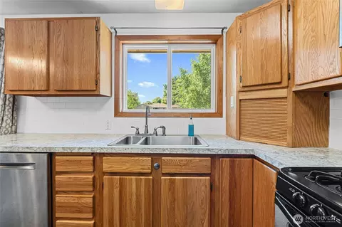 Kitchen - 13524 E 5th Ave, Spokane Valley, WA 99216 photo 4 of 4