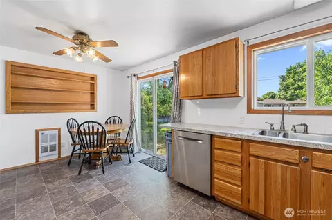 Kitchen - 13524 E 5th Ave, Spokane Valley, WA 99216 photo 3 of 4