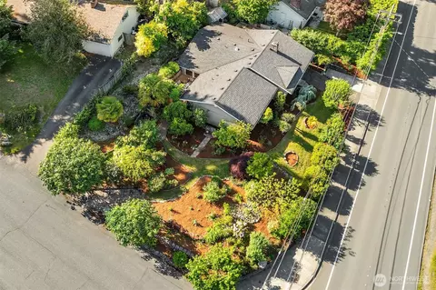 2741 128th Ave SE, Bellevue, WA 98005