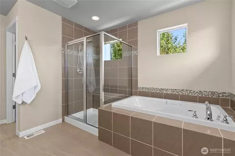 Bath - 17709 36th Dr SE, Bothell, WA 98012 photo 4 of 5