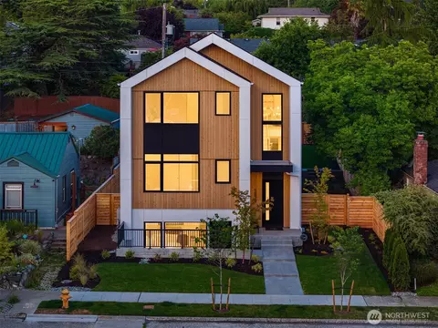 5822 56th Ave NE, Seattle, WA 98105