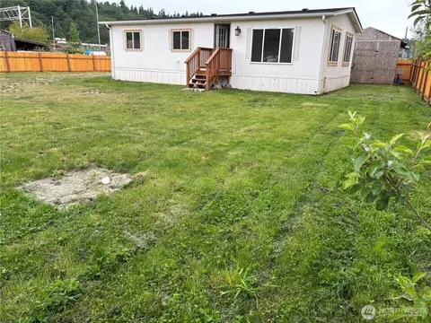 38 11th Ave N, Algona, WA 98001