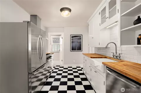Kitchen - 3617 E Cherry St, Seattle, WA 98122 photo 3 of 4