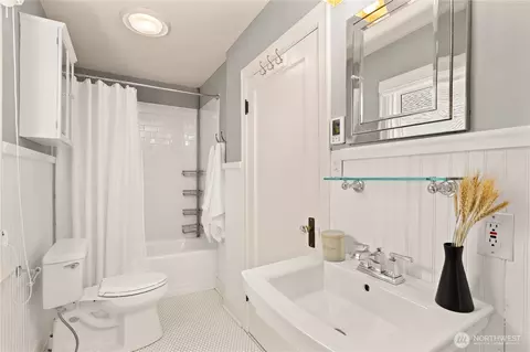 Bath - 3617 E Cherry St, Seattle, WA 98122 photo 1 of 2