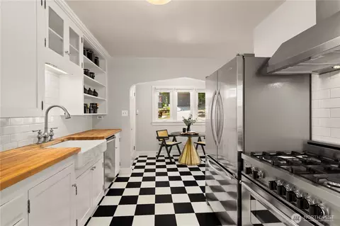 Kitchen - 3617 E Cherry St, Seattle, WA 98122 photo 1 of 4