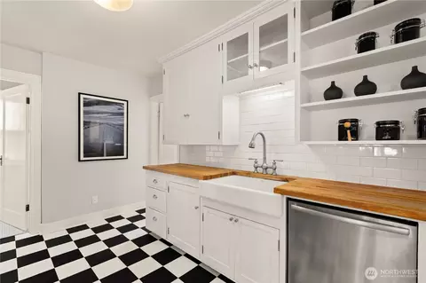 Kitchen - 3617 E Cherry St, Seattle, WA 98122 photo 4 of 4