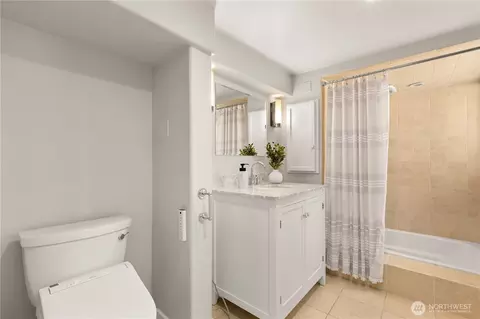 Bath - 3617 E Cherry St, Seattle, WA 98122 photo 2 of 2