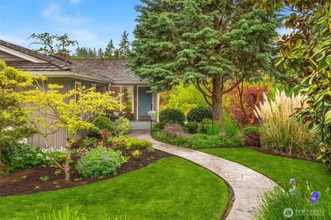 7915 SE 34th St, Mercer Island, WA 98040