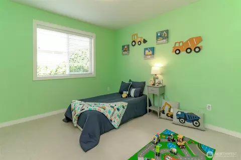 Bedroom - 14803 Rivergrove Dr E, Sumner, WA 98390 photo 2 of 2
