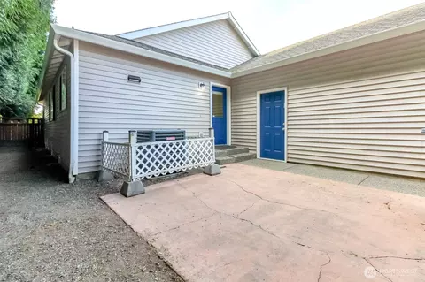 Exterior - 14803 Rivergrove Dr E, Sumner, WA 98390 photo 3 of 8