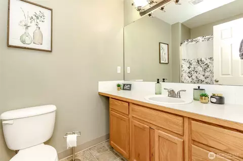 Bath - 14803 Rivergrove Dr E, Sumner, WA 98390 photo 2 of 2