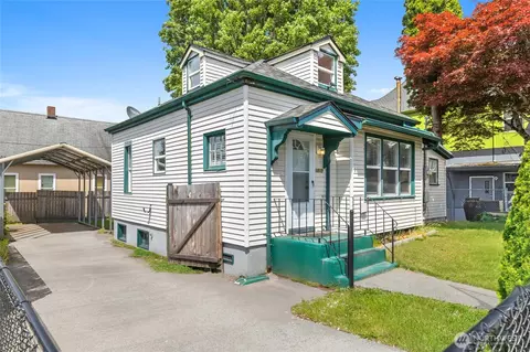1810 8th St, Bremerton, WA 98337