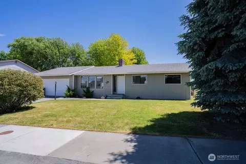1415 S Lakeway Dr, Moses Lake, WA 98837