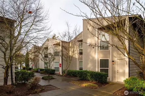 425 4th St NE, Puyallup, WA 98372