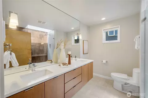 Bath - 2408 E Roy St, Seattle, WA 98112 photo 2 of 3