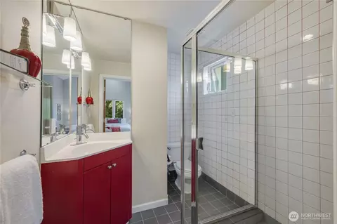 Bath - 2408 E Roy St, Seattle, WA 98112 photo 3 of 3