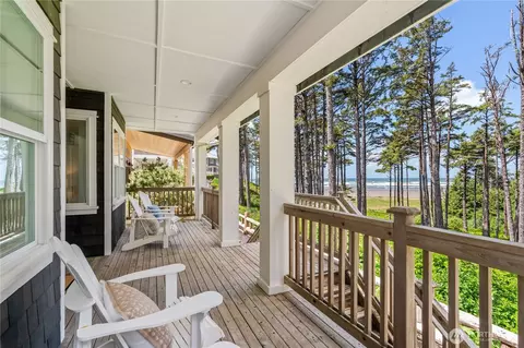 33 N Glen Ln, Pacific Beach, WA 98571