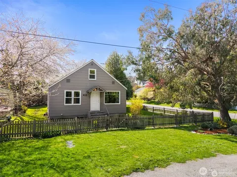 925 Jackson St, Port Townsend, WA 98368