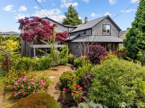4528 36th Ave NE, Seattle, WA 98105