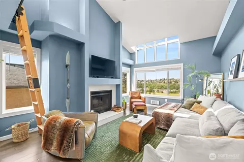 2572 W 14th Ave #403, Seattle, WA 98119