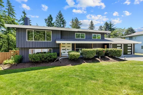 17517 NE 22nd Ct, Redmond, WA 98052