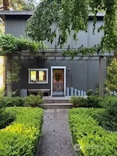 9964 NE Lafayette Ave, Bainbridge Island, WA 98110