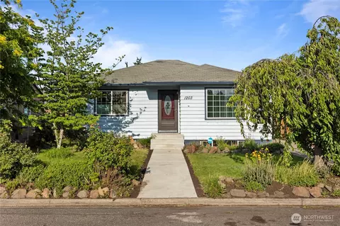 1203 S 8th Ave, Yakima, WA 98902