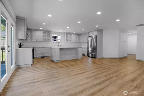 Kitchen - 2909 E Section St, Mount Vernon, WA 98274 photo 6 of 6