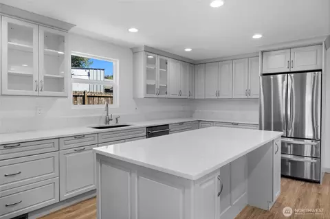 Kitchen - 2909 E Section St, Mount Vernon, WA 98274 photo 3 of 6