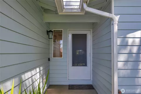 Entry Way - 2909 E Section St, Mount Vernon, WA 98274 photo 1 of 2