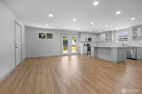 Living - 2909 E Section St, Mount Vernon, WA 98274 photo 1 of 3