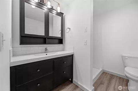 Bath - 2909 E Section St, Mount Vernon, WA 98274 photo 2 of 3