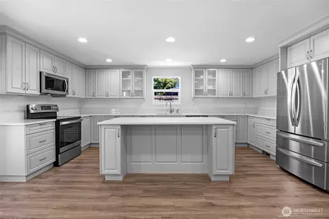 Kitchen - 2909 E Section St, Mount Vernon, WA 98274 photo 4 of 6