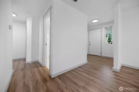 Entry Way - 2909 E Section St, Mount Vernon, WA 98274 photo 2 of 2