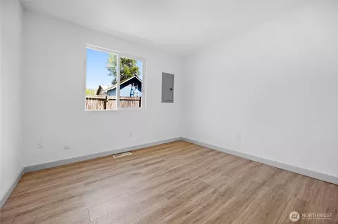 Bedroom - 2909 E Section St, Mount Vernon, WA 98274 photo 2 of 3