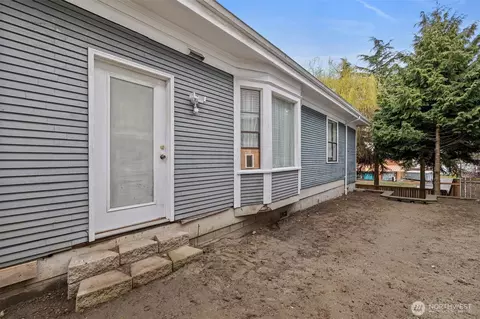 Exterior - 3710 Rucker Ave, Everett, WA 98201 photo 4 of 5