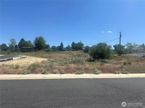1903 Beaumont Dr, Moses Lake, WA 98837