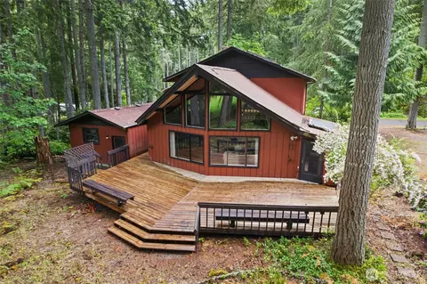 11315 Country Club Dr, Anderson Island, WA 98303