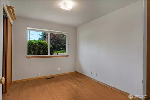 Bedroom - 45019 284th Ave SE, Enumclaw, WA 98022 photo 2 of 4